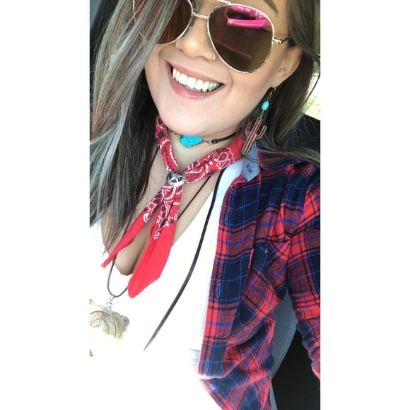 Meet your Posher, Hillary - Picture 1 of 1